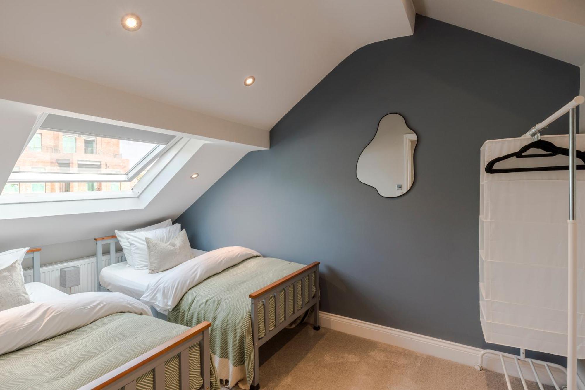 Stunning 3 Bed Duplex Apartment In The Heart Of West Hampstead Londra Esterno foto