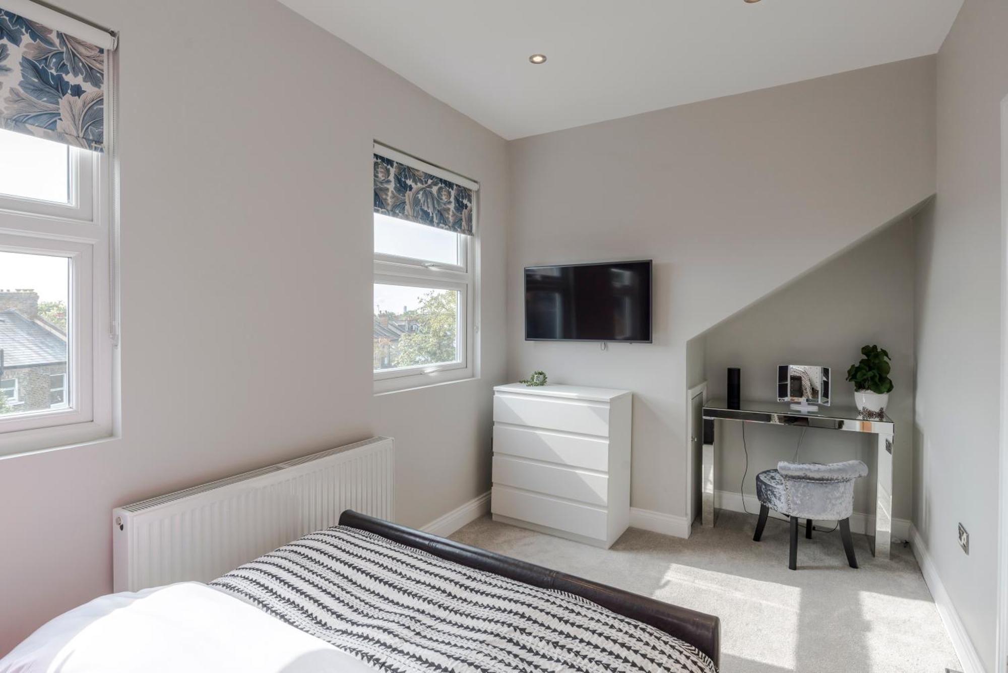 Stunning 3 Bed Duplex Apartment In The Heart Of West Hampstead Londra Esterno foto